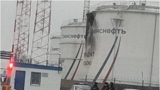 Дрон удрил во нафтен терминал во Русија