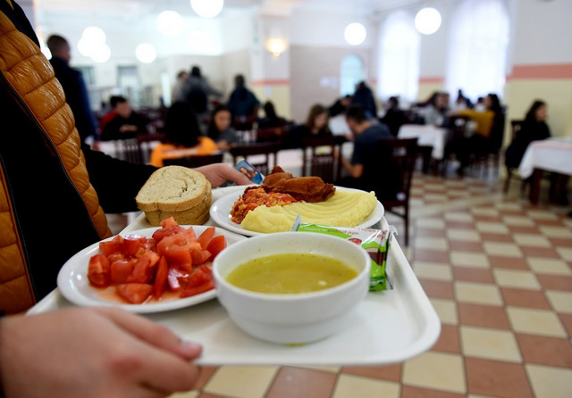 ВМРО-ДПМНЕ ќе поднесе Закон за субвенциониран студентски оброк, бараат финансиска поддршка и за средношколците