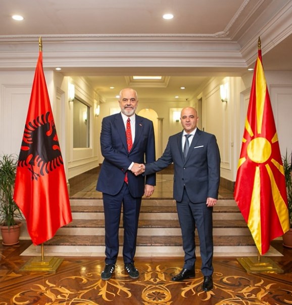 Владата не го утна знамето на Албанија