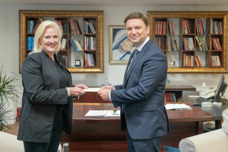 Османи се сретна со новоименуваната амбасадорка на САД во Македонија Анџела Прајс Агелер