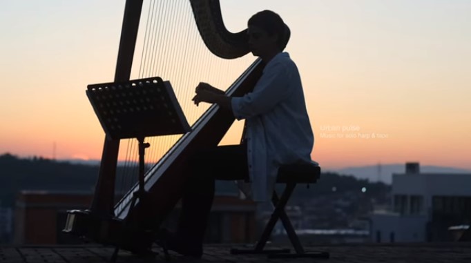 Весна Станојевска Микиќ ја отсвире првата македонска електроакустична мелодија за соло харфа