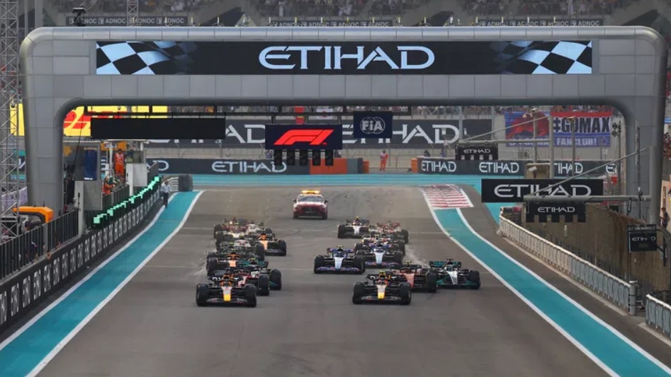 Верстапен со победа во Абу Даби ја запечати втората титула светски шампион во Формула 1