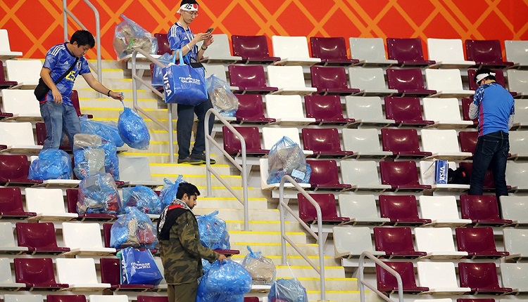 Јапонските навивачи го исчистија ѓубрето на трибините по мечот во кој ја победија Германија на СП во Катар