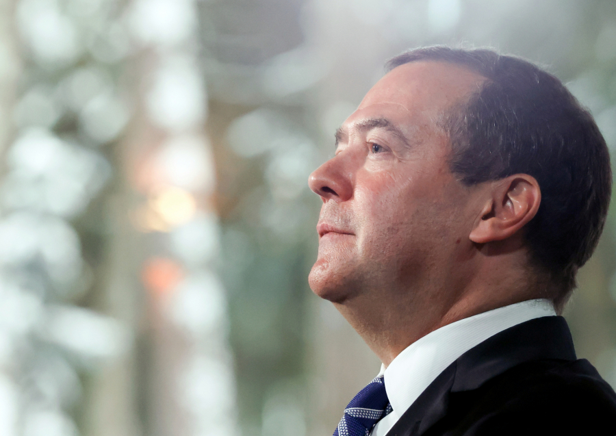 Медведев: Глупавите Британци да се сметаат за легитимна цел