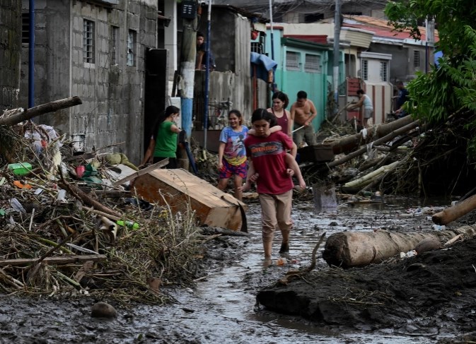 Поплави на Филипини, 110 луѓе загинаа