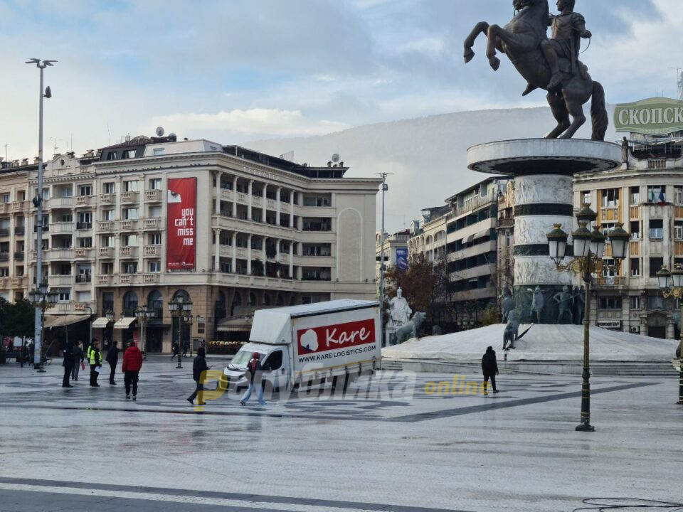 Камионот, сепак, неовластено влегол на плоштадот Македонија, возачот приведен