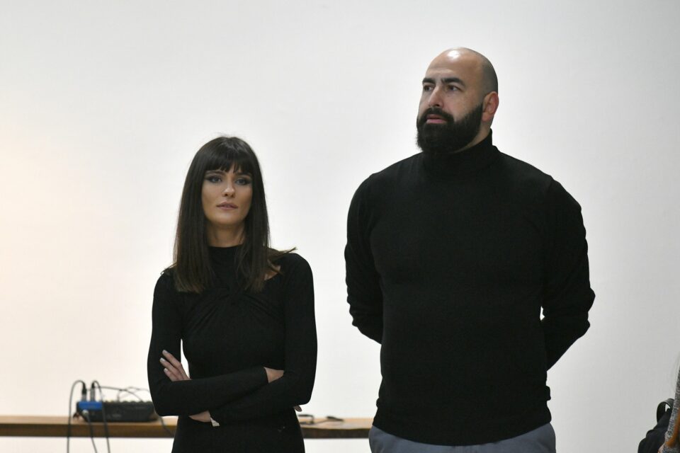 Модно усогласени: Катарина Ивановска и Перо Антиќ на изложба во МСУ