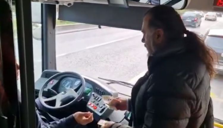 И сеа маќео шу праиме? Ленин објави видео како купува билет во готово во автобус на ЈСП