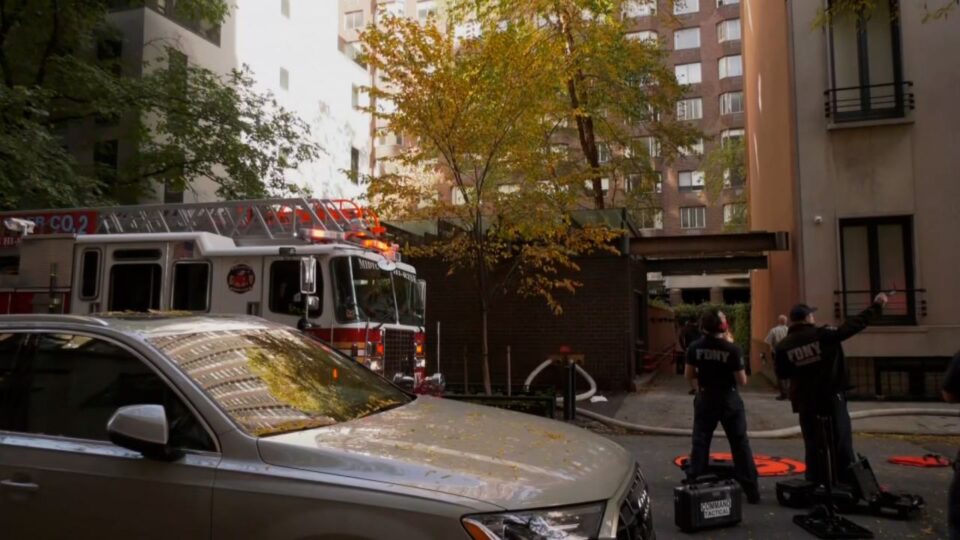 Се запалила батерија на електричен велосипед: Во пожар во облакодер на Менхетен повредени 38 луѓе
