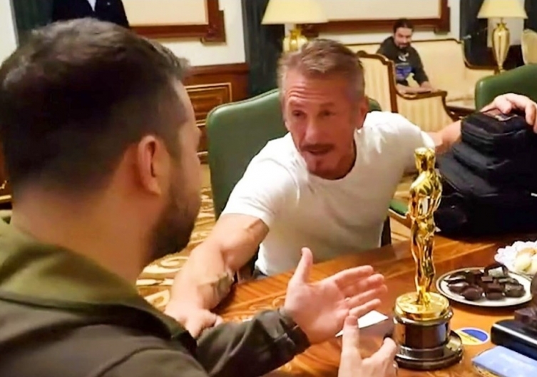 Шон Пен му го подари својот Оскар на Зеленски како симбол на вербата во победата на Украина