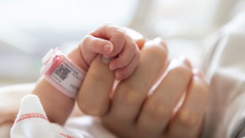 Внуката на Дионис Пашлаков прво бебе во болницата во Кавадарци