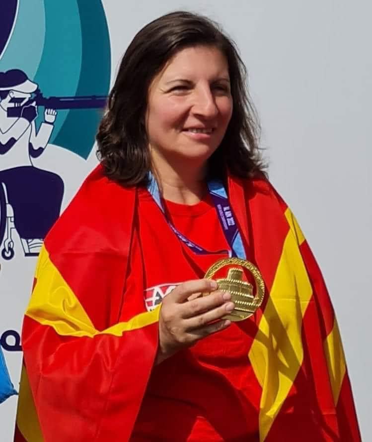 Ковачевски ѝ честита на Оливера Наковска Бикова за освоениот златен медал