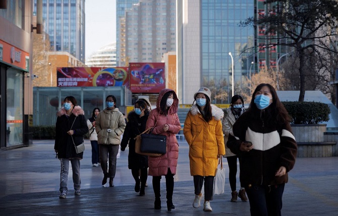 Затворени продавниците, театрите и универзитетот: Во Пекинг расте бројот на заразени со корона вирус