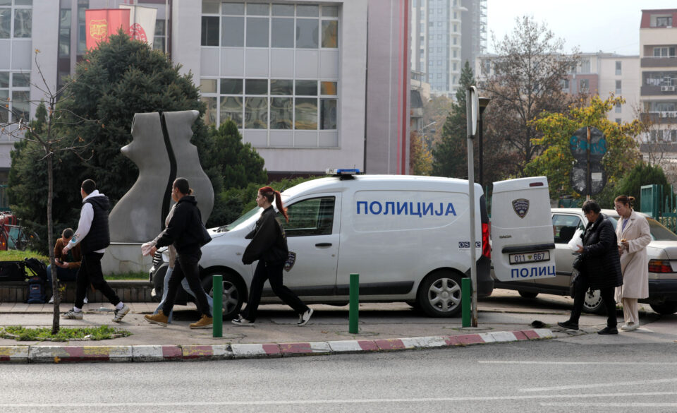 Во 33 училишта во Скопје стасала закана дека е поставена бомба