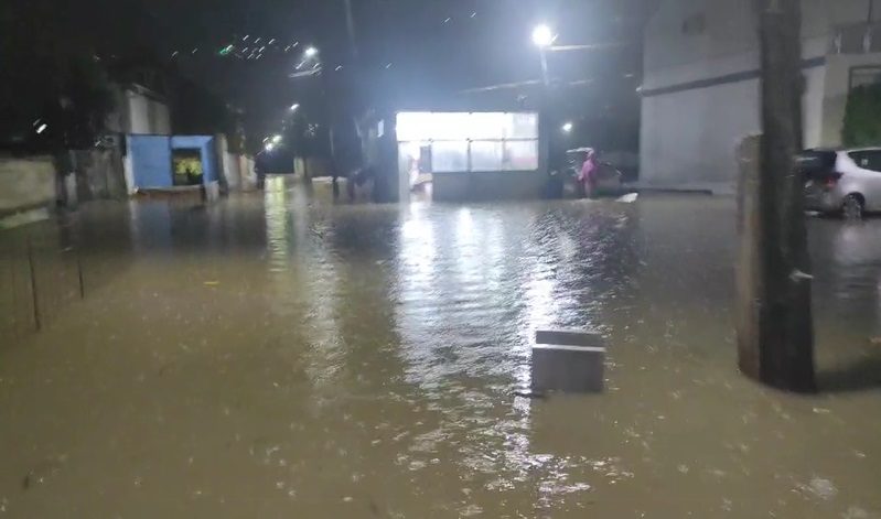 Тетово под вода – дождот поплави улици, домови, подруми