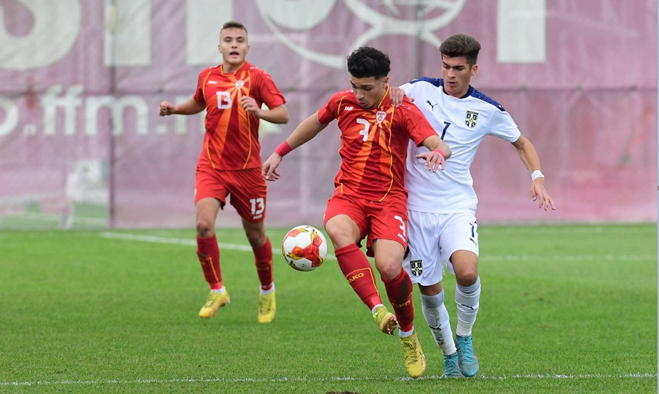 Македонските фудбалери до 19 години со пораз од Србија ги почнаа евро-квалификациите за елитната фаза