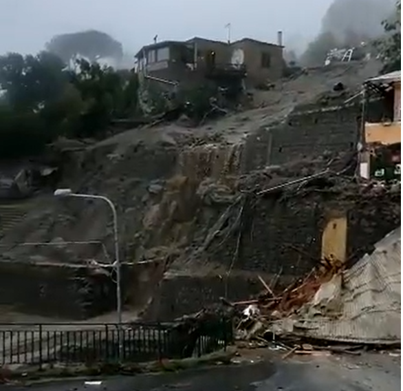 Свлечиште во Италија затрупа згради и автомобили, 13 лица се исчезнати