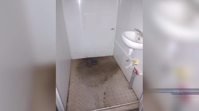 Украдена тоалетна шолја од јавен тоалет во Штип