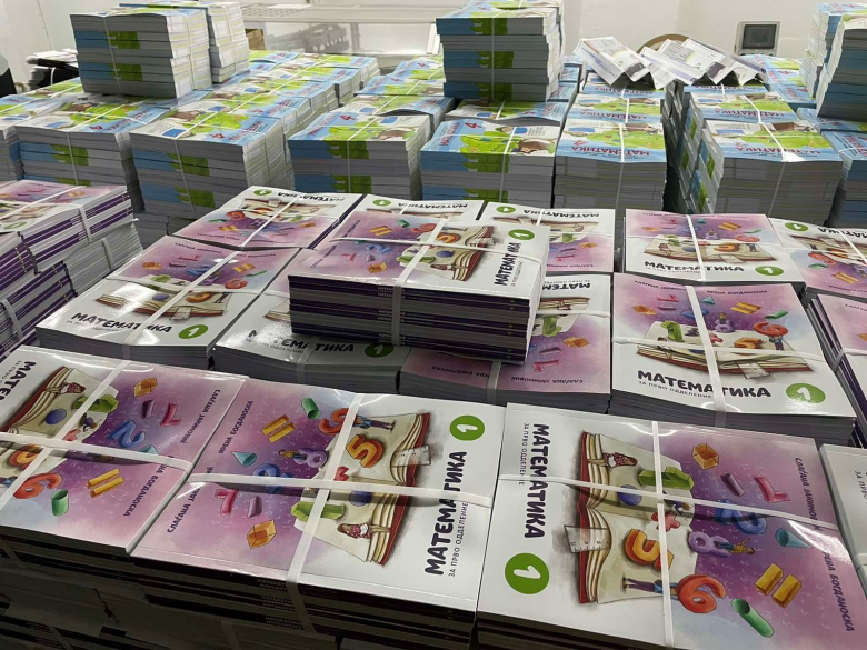 Два месеци по стартот на учебната година МОН се пофали: Ја интензивиравме дистрибуцијата на учебниците за основците