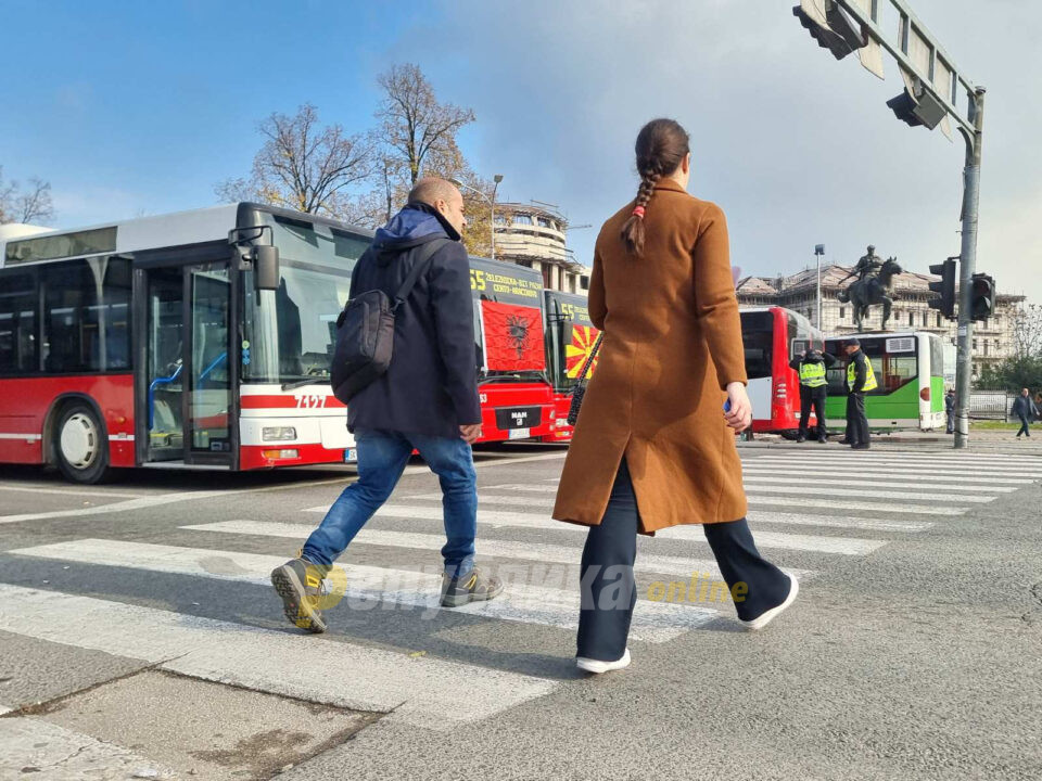 Шест нови еколошки автобуси и гасификација на Скопје, најави министерот за животна средина Меџити