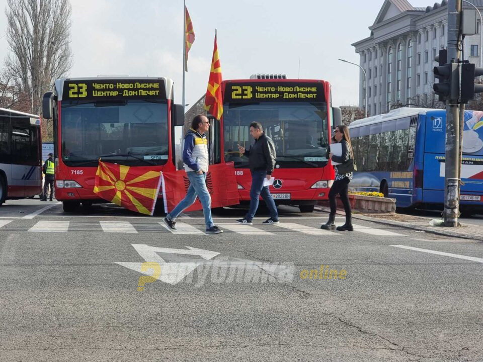 В понеделник нема да возат приватните автобуси, Скопје повторно пред блокада