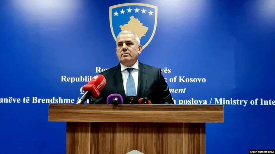 Ако КФОР не реагира, ние ќе ги отстраниме барикадите, вели началникот на косовската полиција