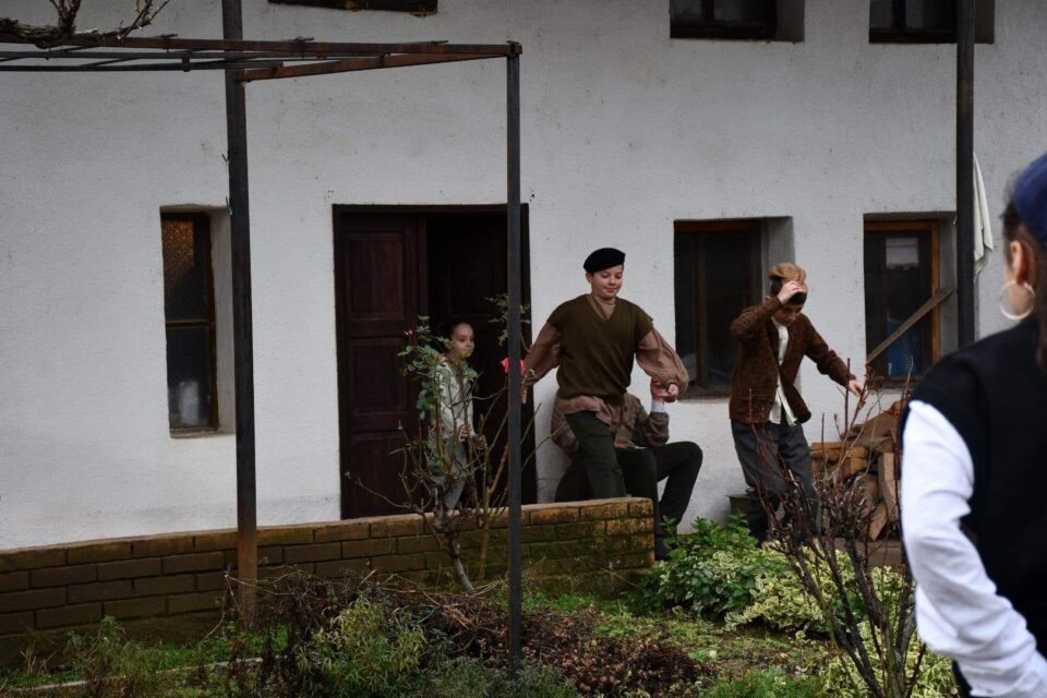 Костими и реквизити од фундусот на „Вардар филм -Скопјеˮ искористени за снимањето на новата сезона албански народни приказни