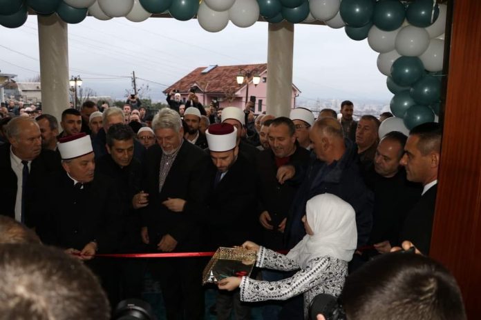 Јакимовски свечено пушти во употреба џамија во Карпош