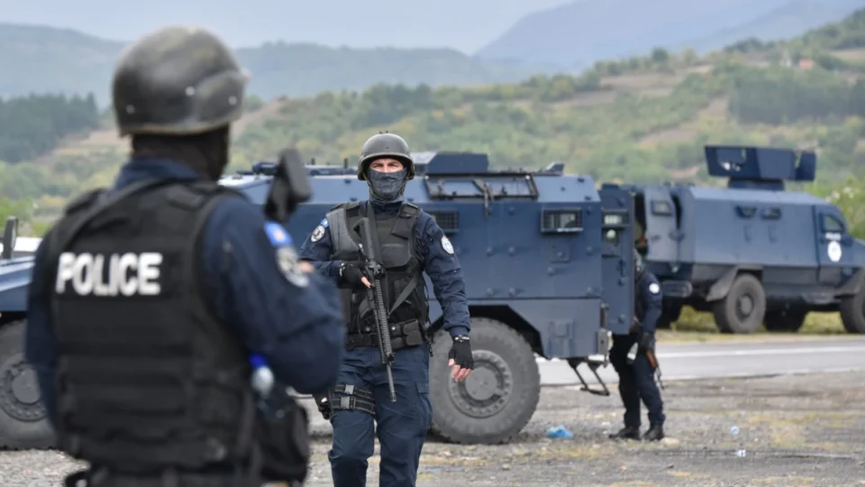 Две експлозии, специјалци и сирени во Косово: Вака изгледа таканаречената демократија и владеење на правото на Албин Курти, вели Петковиќ