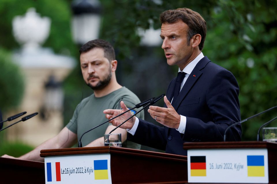 „Политико“: Франција неофицијално призна дека не е во состојба да ѝ обезбеди повеќе оружје на Украина