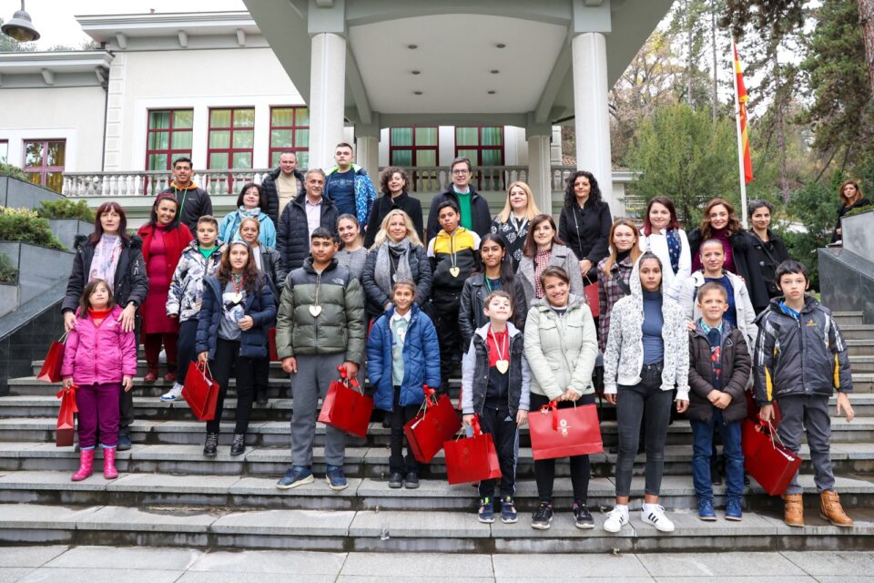 Ученици од ООУ „Ѓорги Сугарев” – Битола во посета на претседателскиот кабинет