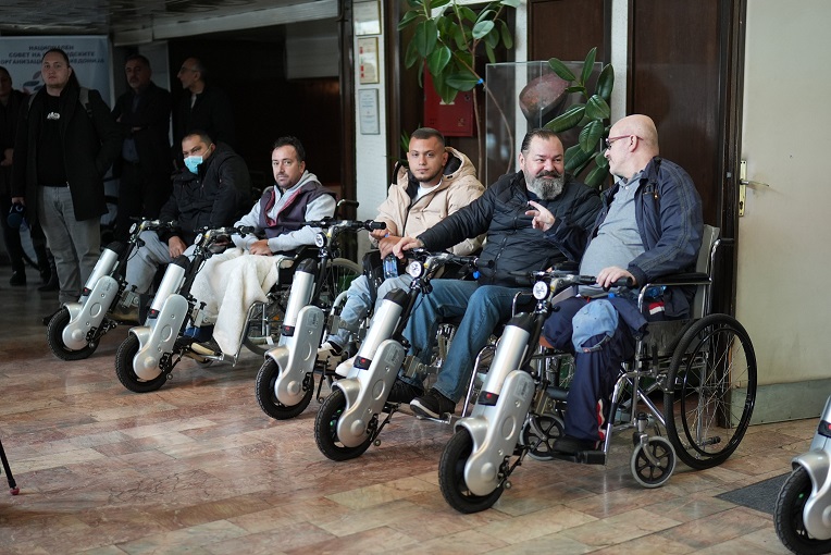 Град Скопје додели електромоторни погони како додатоци за лицата кои користат инвалидски колички