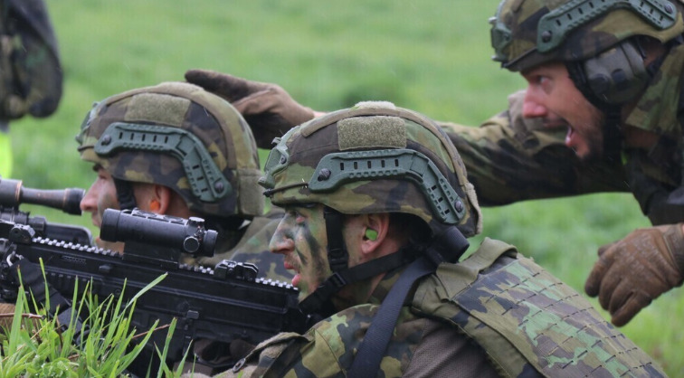 Војната во Украина го удвои производството и извозот на оружје во Чешка