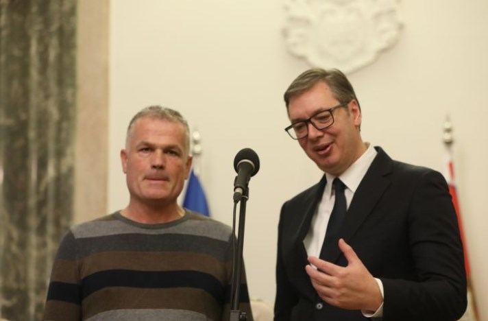 Српската опозиција на Косово тргна против Вучиќ