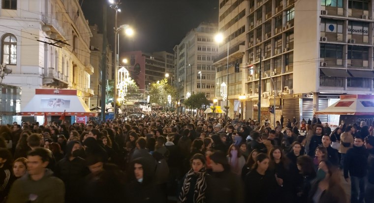 Атина се крена на протестот за убиеното 15 годишно момче застрелано од полицаец