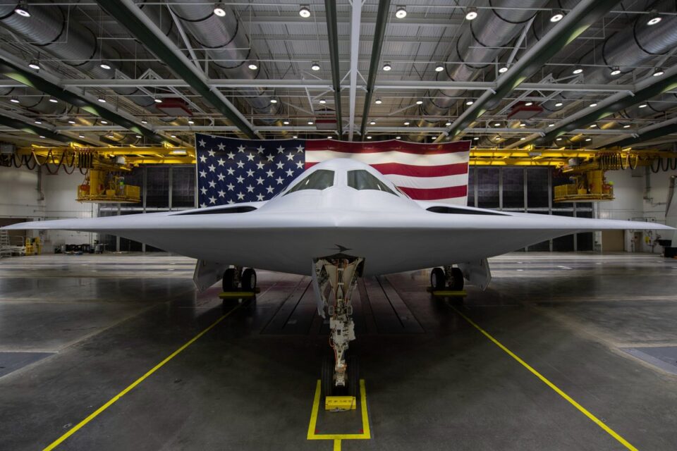 САД го претстави новиот стелт нуклеарен бомбардер Б-21