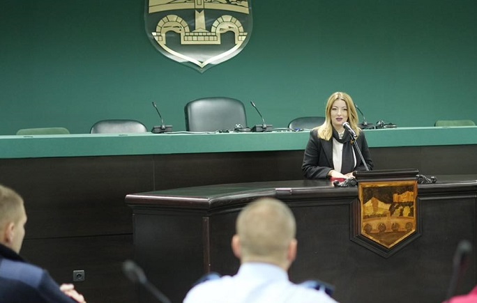 Данела Арсовска им должи 112.500 евра на советниците во Советот на Град Скопје
