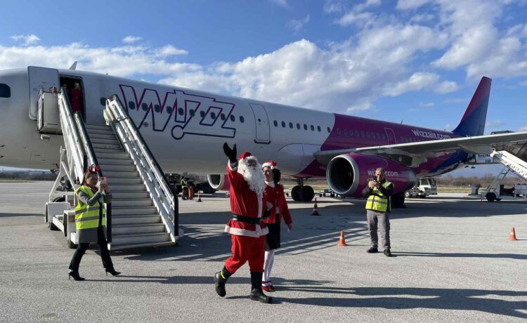 Дедо Мраз пристигна на Аеродромот Св. Апостол Павле Охрид