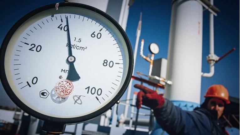 Зошто купуваме поскап гас од бугарска фирма, додека на берзите цената опаѓа?