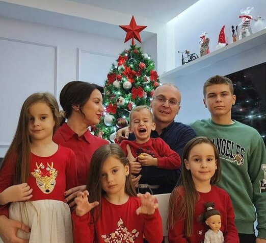На малиот Филип не му се допадна идејата за семејна новогодишна честитка од Милошоски