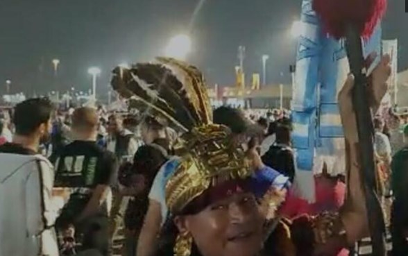 Aргентинските навивачи донесоа и гатач во Катар за некој да не му направи магија на Меси