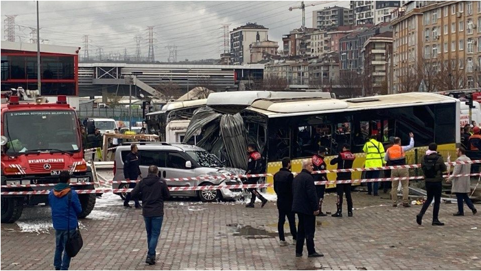 Трамвај преполови автобус, најмалку 33 повредени: Тешка несреќа во Истанбул