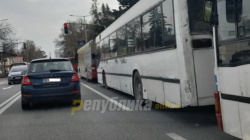 Владата идната недела ќе свика состанок со приватните превозници, ЈСП и Градот Скопје