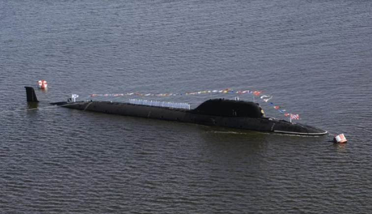 Путин го подигна знамето на нуклеарна подморница