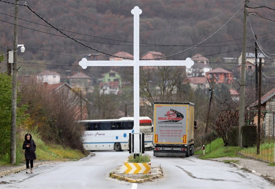 Главните патишта на северот на Косово и натаму блокирани