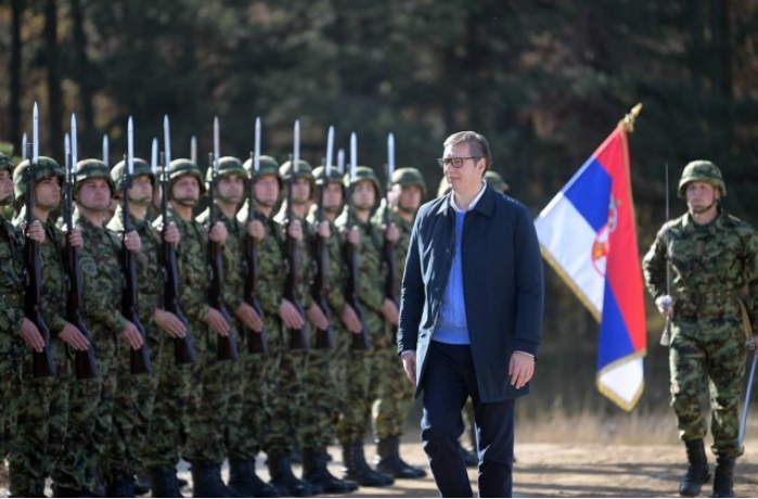 Вучиќ ќе загине, ама не го дава српскиот народ: Србија ја подигна борбената готовност на војската и полицијата