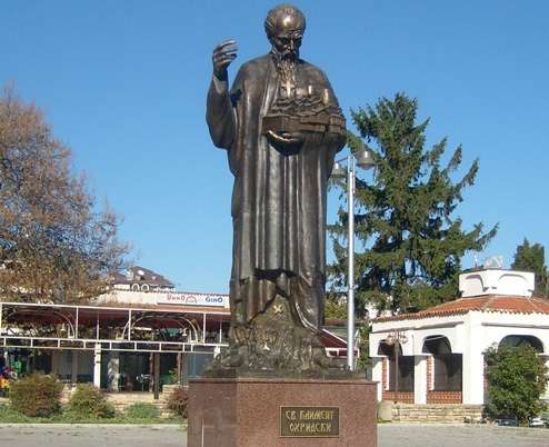 Пендаровски: Поучени од хуманизмот, трудољубивоста и чесноста на Св. Климент Охридски да придонесуваме кон изградба на поубав свет