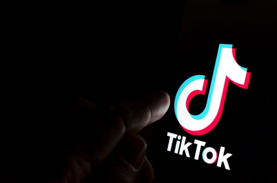 TikTok се соочува со забрани и блокирања низ Европа