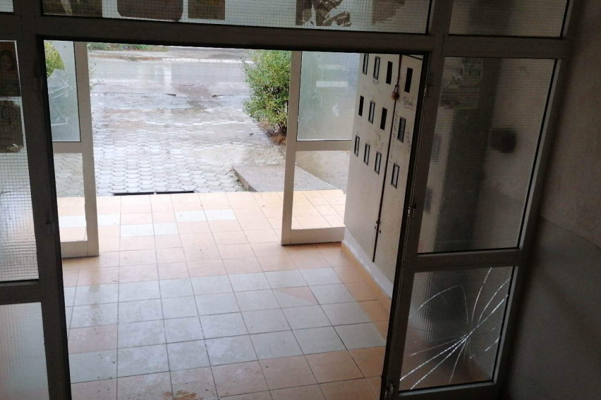 Украдени влезните врати од две станбени згради во Струмица