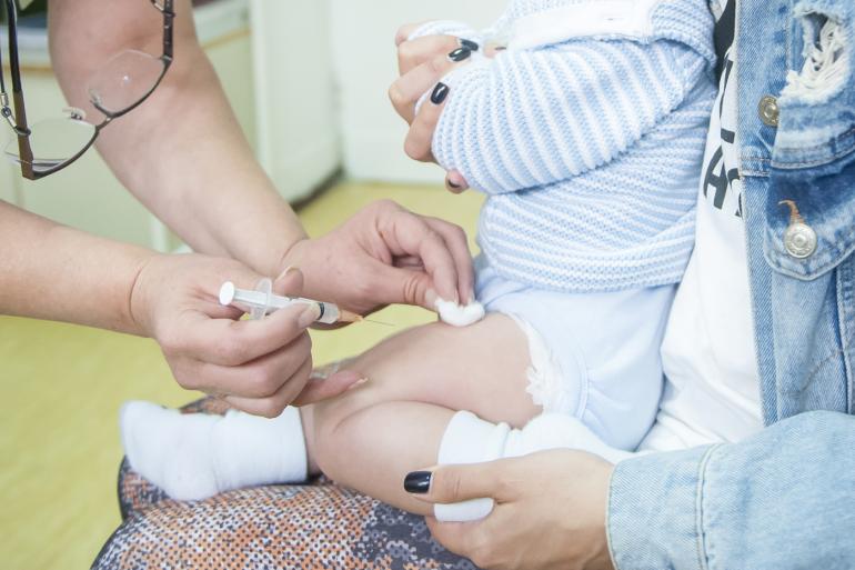 Над 950 деца кои ги пропуштиле рутинските вакцини се имунизирани во нивните дојови или им е закажан термин